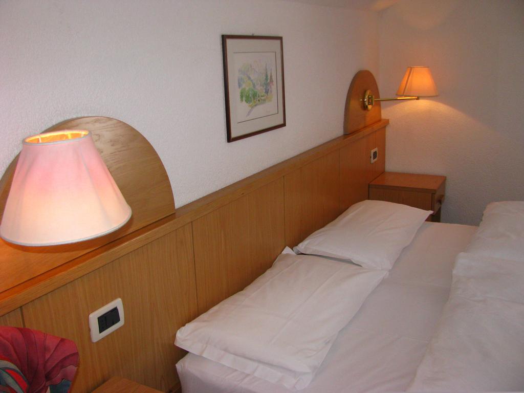פוצה די פאסה Hotel Nes Crepes חדר תמונה