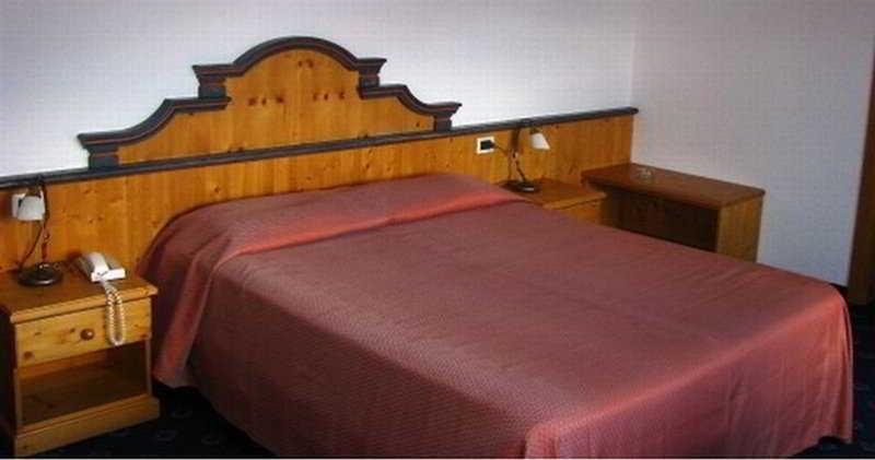 פוצה די פאסה Hotel Nes Crepes מראה חיצוני תמונה